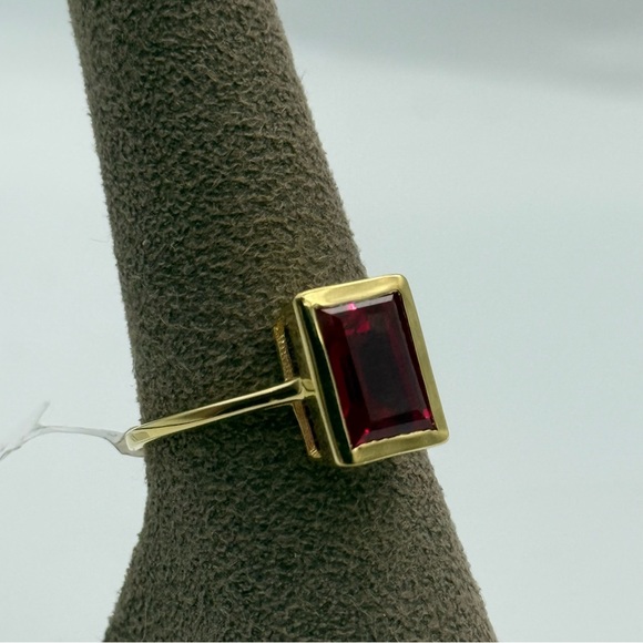 Elegant baguette lab created ruby ring sterling silver 14k gold plated size 8. - Picture 4 of 9